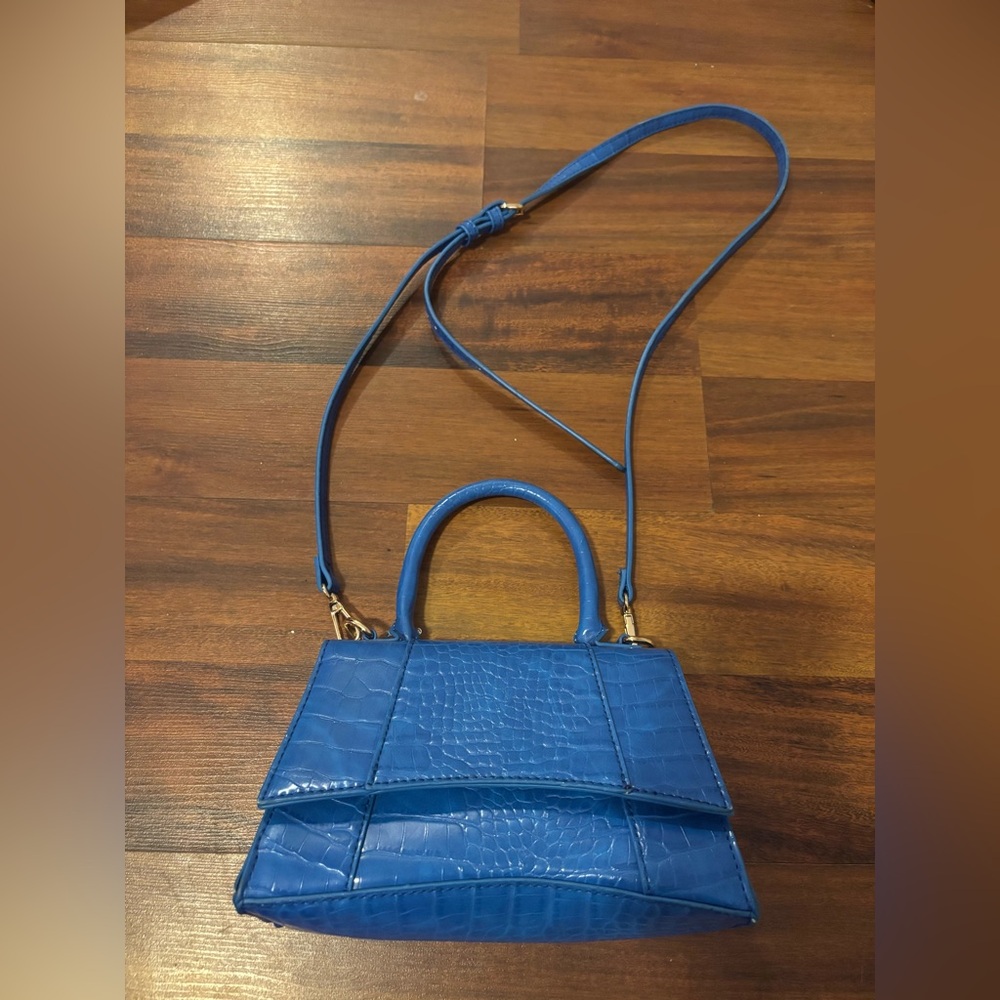 Blue hourglass purse